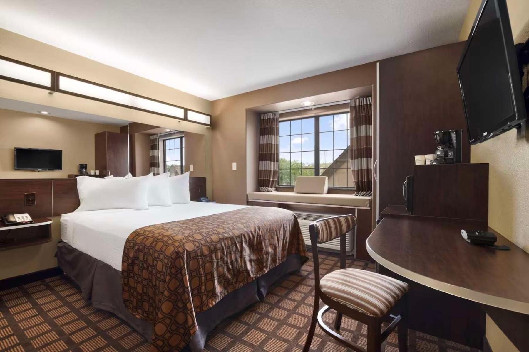 Garner Hotel Gonzales By Ihg Esterno foto