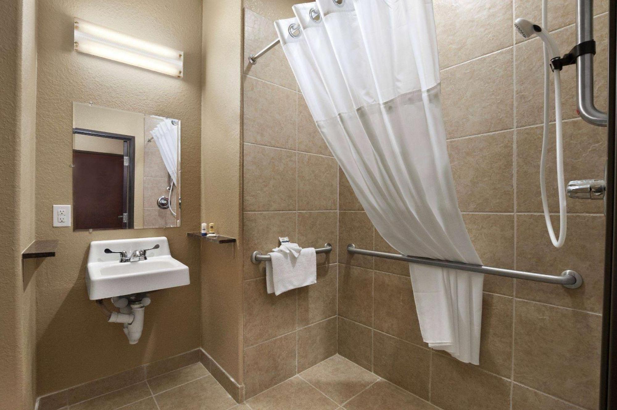 Garner Hotel Gonzales By Ihg Esterno foto